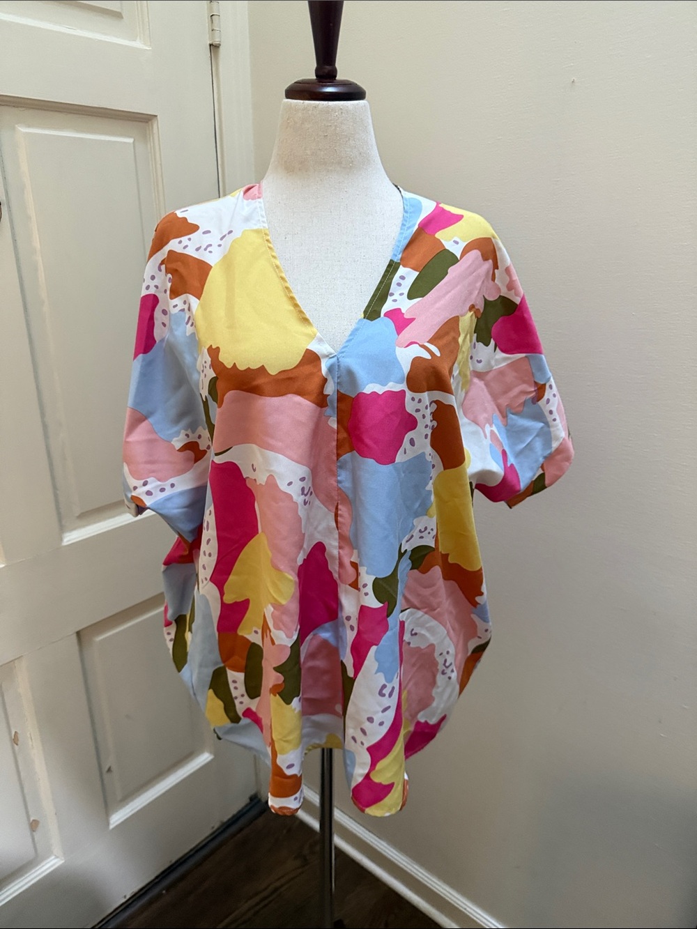 JODIFL Multicolor Abstract V-Neck Blouse - Pink Yellow Blue Brown Green